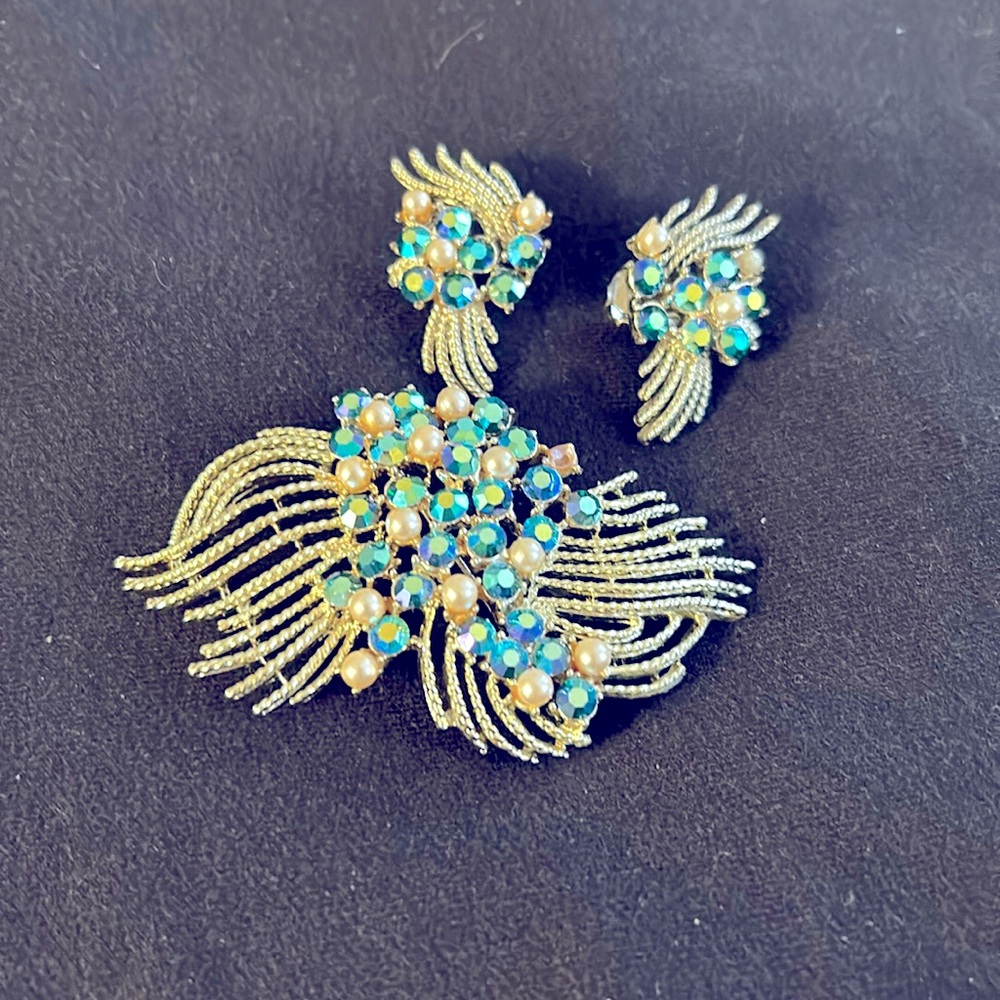 Beautiful stone broche and clip on earrings